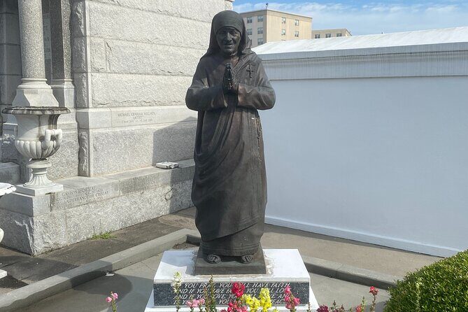 St. Louis Cemetery No. 3 Walking Tour - The Experience Beyond the Tombs
