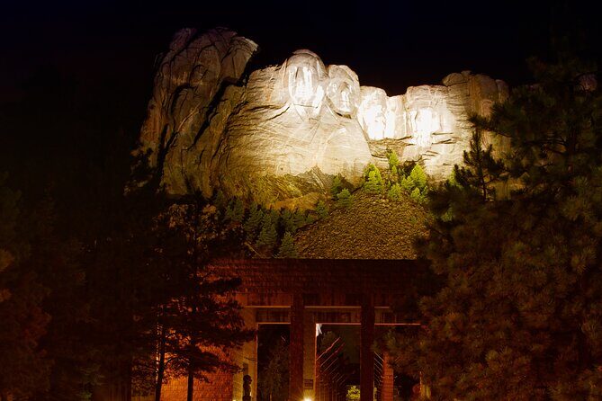 Stars & Stripes: Mount Rushmore Night Ceremony - An In-Depth Look at the Black Hills Night Tour