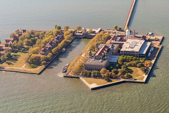 Statue of Liberty and Ellis Island Tour in Spanish - Key Points
