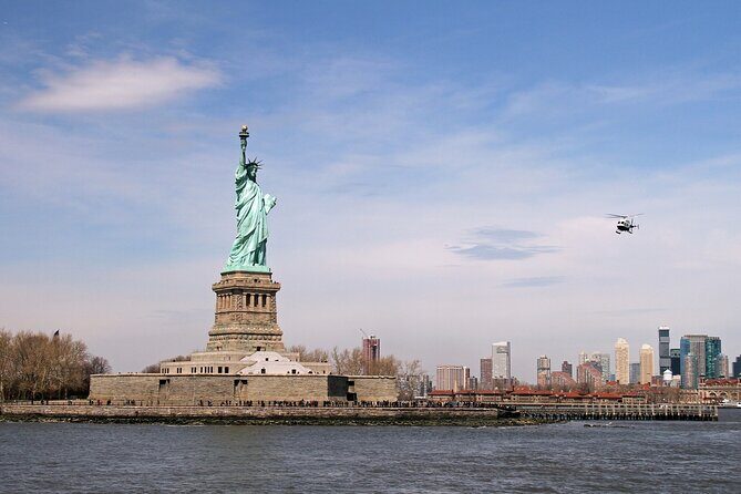 Statue of Liberty and Ellis Island Tour in Spanish - FAQ