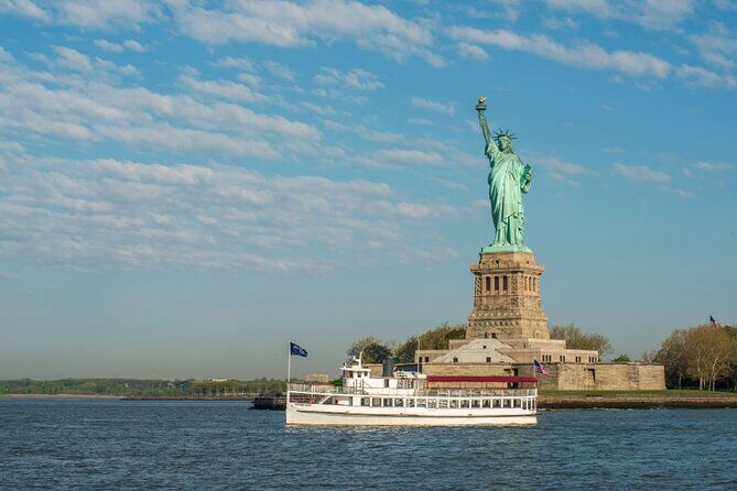 Statue of Liberty and New York City Skyline Sightseeing Cruise - A Close Look at the Experience