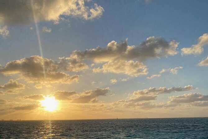 Stingray City Catamaran Sunset Tour - Key Points