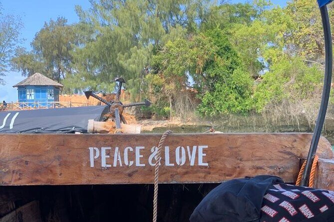 STONE TOWN, PRISON ISLAND AND SPICE FARM ( Lunch included ) - Key Points