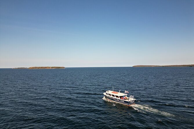 Strawberry Islands Scenic Boat Tour and Historic Cottage Row - A Closer Look at the Experience