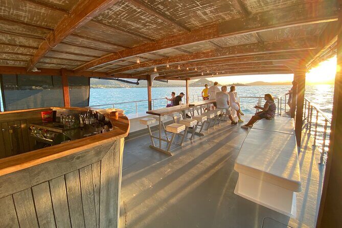 Sundowner Sunset Cruise Airlie Beach - Introduction