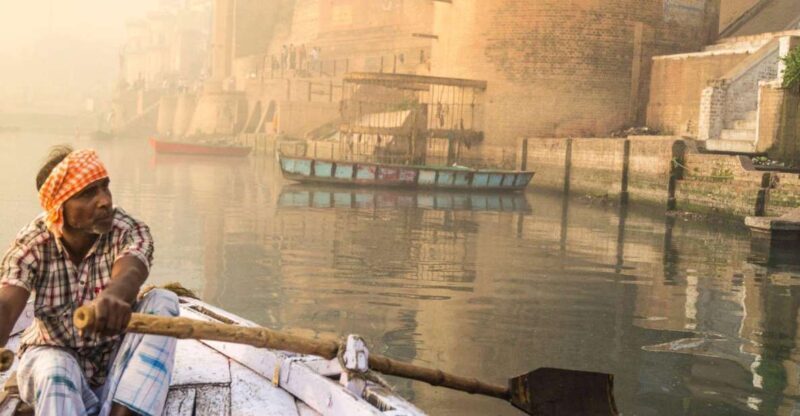 Sunrise in Banaras with Boat Ride & Ganga Aarti - The Role of the Guide and Cultural Context