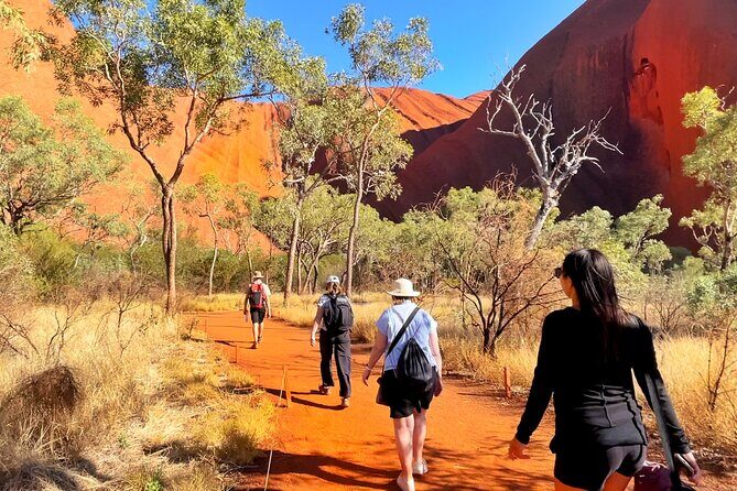 Sunrise Uluru Private Tour - Authentic Cultural Experience and the Guide’s Role