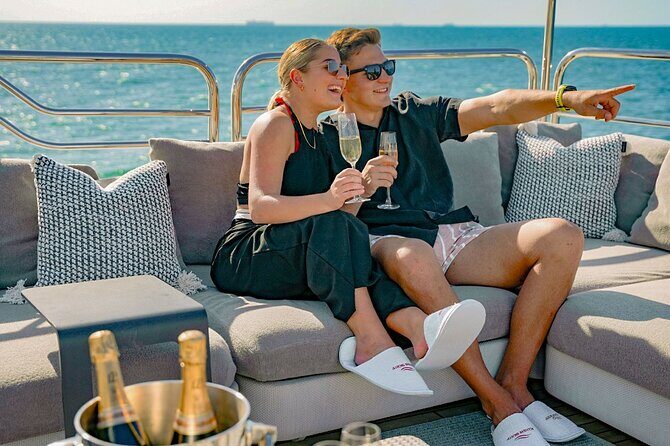 Sunseeker Superyacht: VIP Dining, Premium Drinks & Music - Key Points
