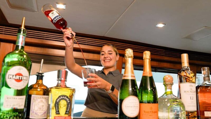 Sunseeker Superyacht: VIP Dinner, Premium Drinks& Live Music - Who Will Love This Experience?