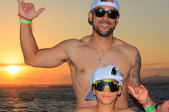 Sunset Boat Tour Includes Open Bar and Dinner - FAQ