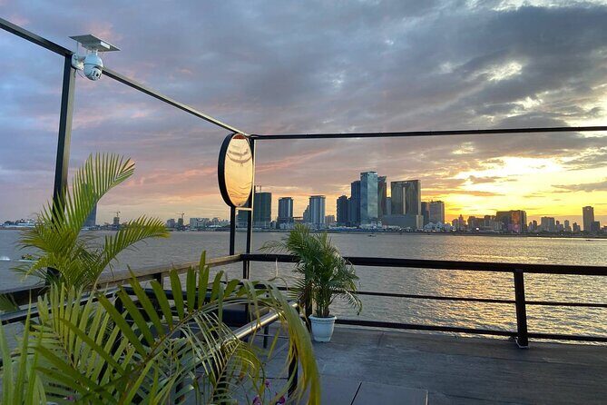 Sunset Cruise: Best view on 3 floors boat & English speak guide - Overview of the Sunset Cruise Experience