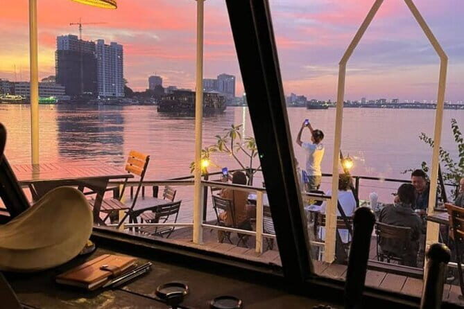 Sunset Cruise on the Mekong - A Closer Look at the Experience