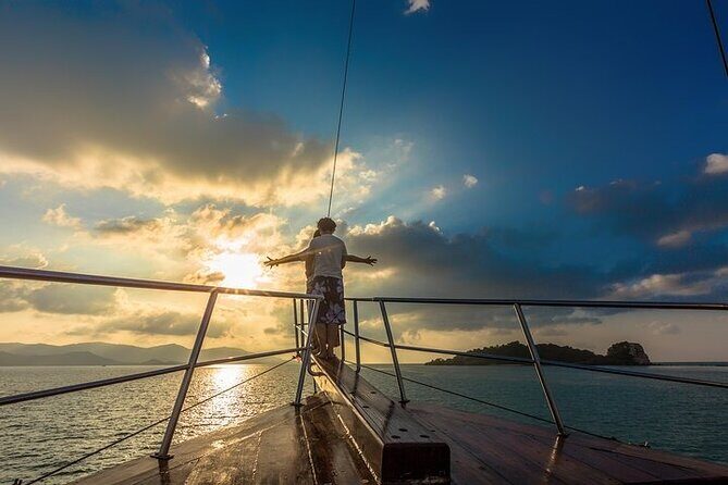 Sunset Dinner Cruise - A Relaxed, Scenic Start