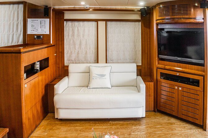 Sunset escape on Bluemoon 64ft from Dubai Marina to Atlantis - Authentic Insights from Guest Reviews