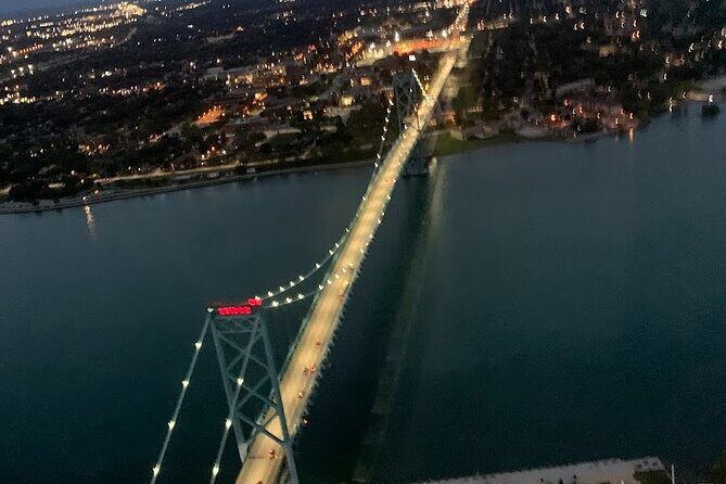 Sunset Helicopter Experience in Downtown Detroit - An In-Depth Look at the Detroit Helicopter Tour