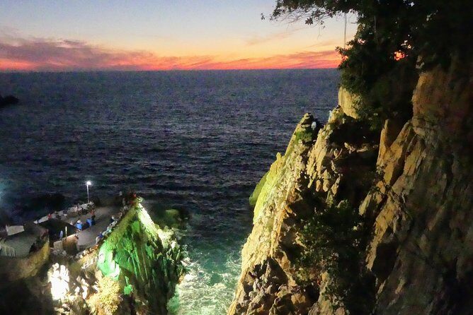 Sunset + High Cliff Divers La Quebrada at La Perla - Only Drinks - Who Will Love This Tour?