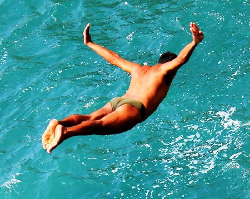 *Sunset High Diver Show 3Course Dinner 2 Drinks Diff Options - Detailed Breakdown of the Experience