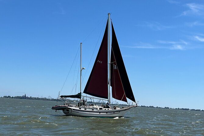 Sunset Sail on the Black Pearl - An Authentic and Calm Water Experience