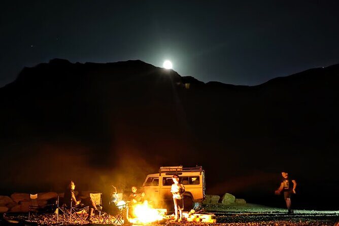 Sunset time Ramon Crater Jeep tour, bonfire and stargazing - Key Points