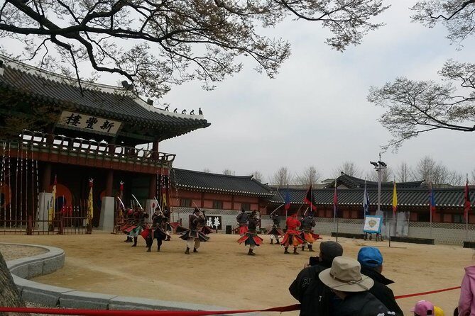 Suwon Hwaseong Fortress and Korean Folk Village Day Tour from Seoul - Introducing the Suwon Hwaseong Fortress and Korean Folk Village Day Tour