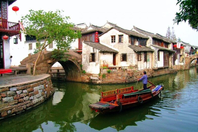 Suzhou: Gardens and Tongli or Zhouzhuang Water Town - Key Points