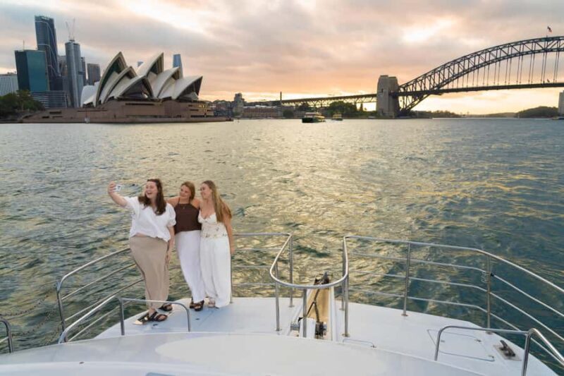 Sydney: Golden Glow Sunset Harbour Cruise with 1 Drink - Food, Drinks, and Extras