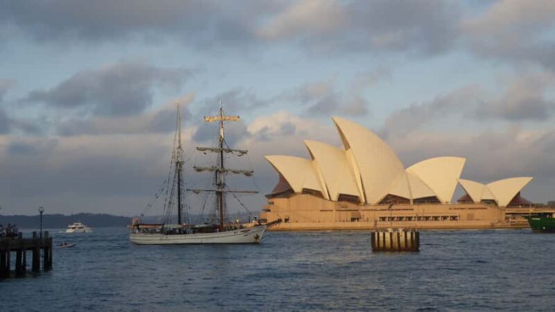 Sydney: Harbor Sunset Cruise with Dinner - Key Points