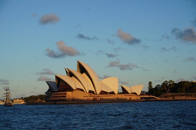 Sydney Harbour Discovery Dinner Cruise Scenic Sights and Buffet - An In-Depth Look at the Experience