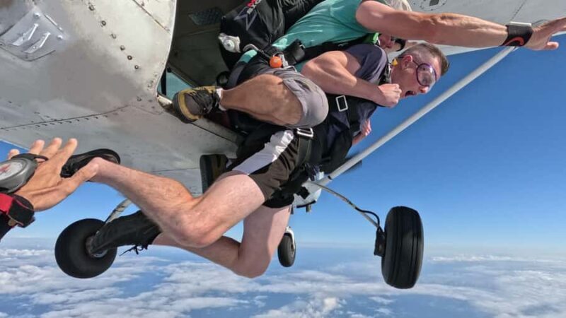Sydney, Shellharbour: 15,000ft Tandem Beach Skydive - FAQ