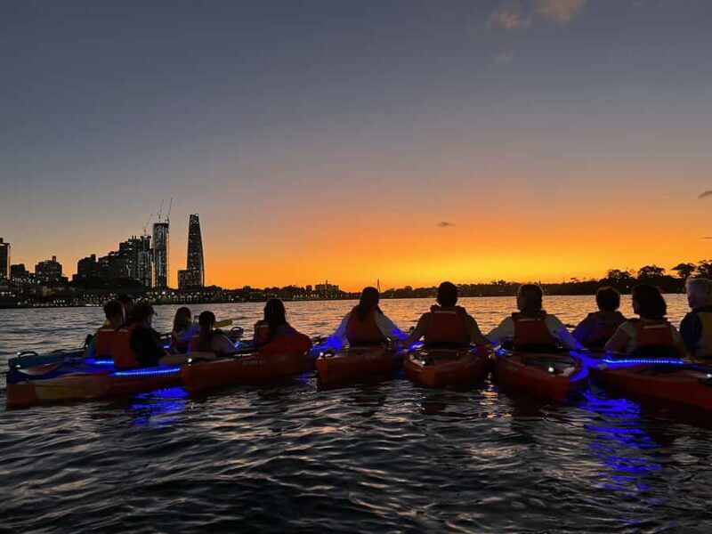 Sydney: Sunset Kayak Tour on Sydney Harbour - A Calm, Scenic Paddle with a Touch of Magic