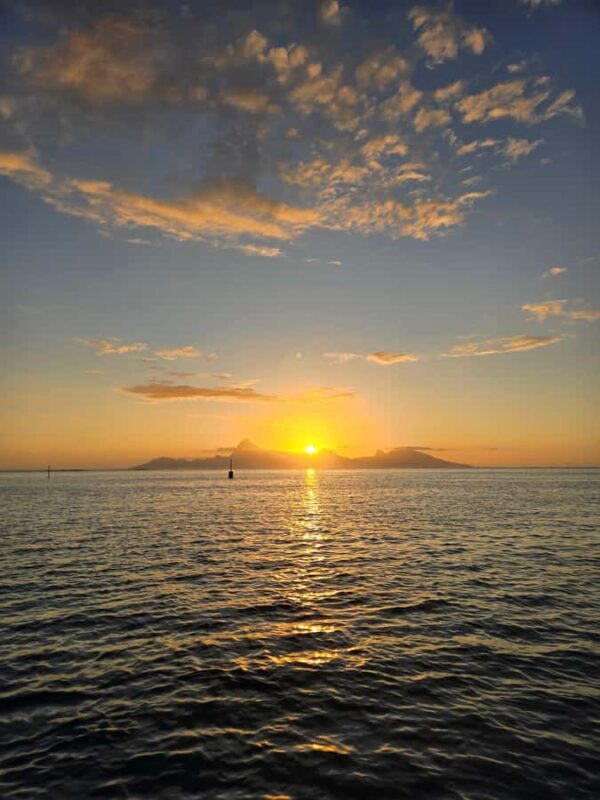 Tahiti Lagoon: An unforgettable sunset cruise facing Moorea - Key Points