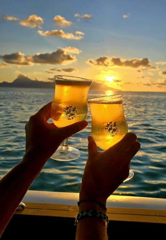 Tahiti Lagoon: An unforgettable sunset cruise facing Moorea - An In-Depth Look at the Experience