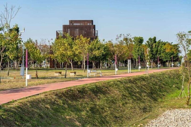 Taichung City: Sightseeing Walking Tour with a Local Guide - The Sum Up