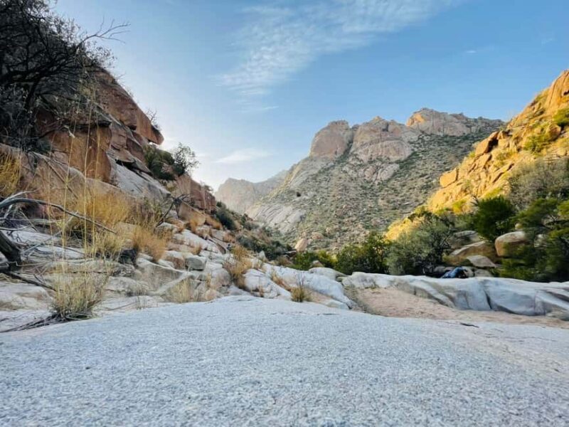 Taif: Al-Makhadah Valley Hiking Tour with Snacks - The Itinerary in Detail