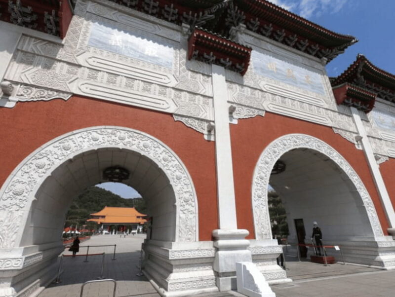 Taipei: City Highlights Private Sightseeing Tour with Guide - Transportation and Practicalities