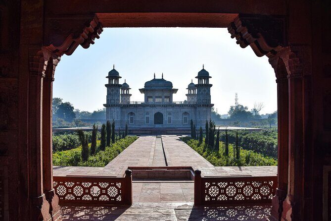 Taj Mahal and Agra Fort with 5*Star Lunch - FAQ