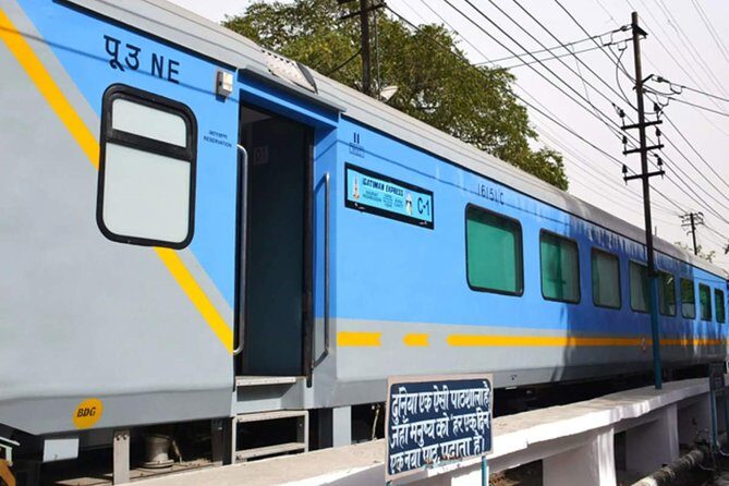 Taj Mahal Day Tour By Gatimaan Express Train - Arrival in Delhi