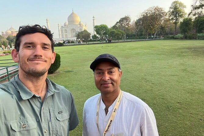 Taj Mahal same day luxurious Tour by Superfast Train from Delhi - Lunch at a 5-Star Hotel: Relax and Recharge