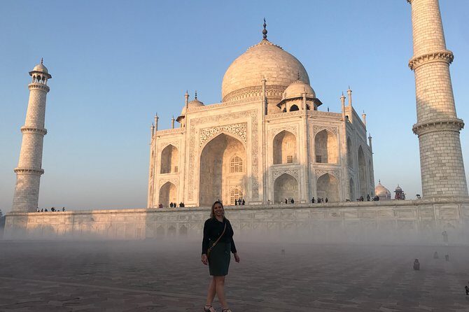 Taj Mahal skip the line luxury tour with guide - The Experience at a Glance