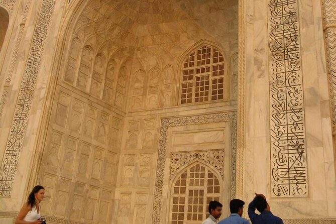 Taj Mahal Tour from Delhi by AC Car with 5 Star Meal - A Delicious Break at the DoubleTree Hilton