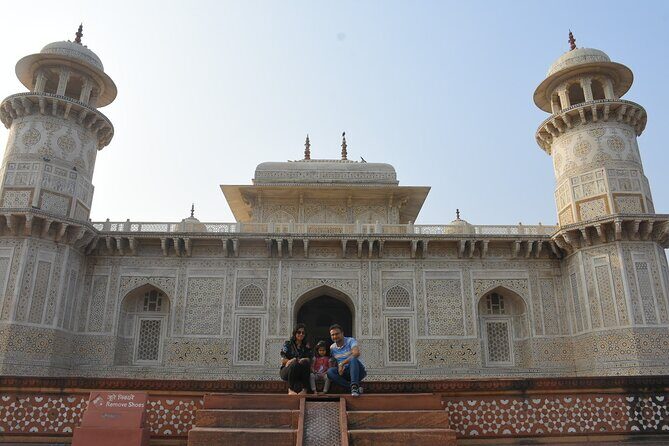 Taj Mahal Tour with High-Speed Train Experience - All Inclusive - Lunch at a 5-Star Hotel: A Well-Deserved Rest