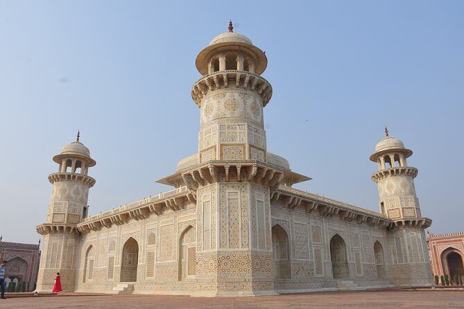 Taj Mahal Tour with High-Speed Train Experience - All Inclusive - Authenticity and Comfort: A Balanced Approach