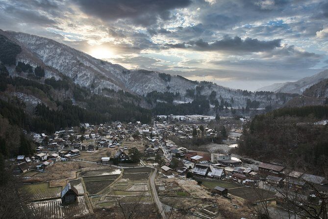 Takayama and Shirakawago/Photoshoot by professional photographer - FAQs
