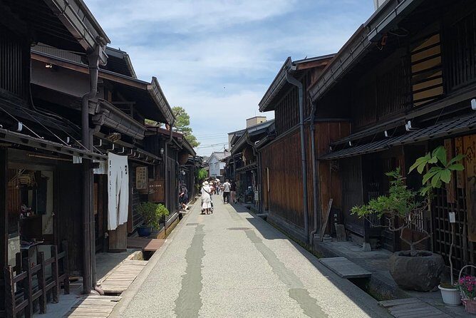 Takayama oldtownship walking tour with local guide. (About 70min) - Exploring Takayama’s Historic Streets and Sights