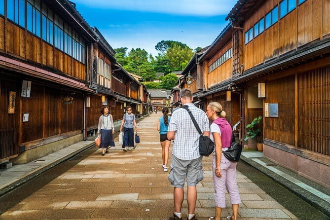 Taste of Kanazawa (Food tasting in Omicho Market & Higashi Chaya) - Final Thoughts: Who’s This Tour For?