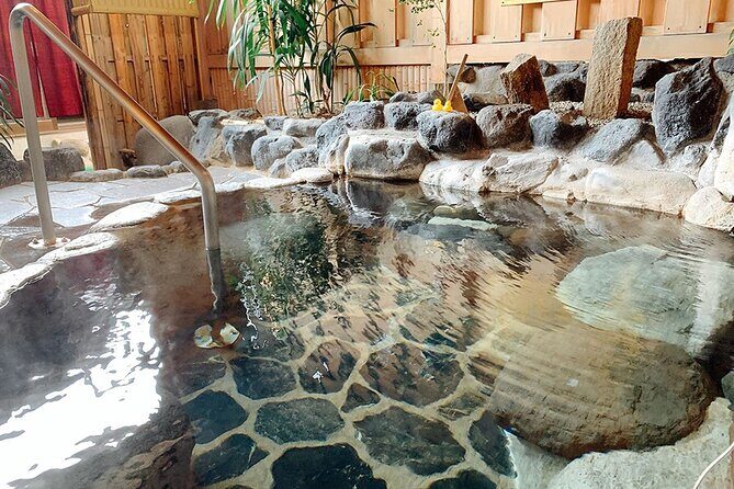Tattoo-friendly open-air Onsen & drink - Key Points