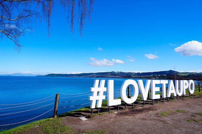 Taup to Auckland via Rotorua and Hobbiton - Rotorua and Te Puia: Geysers, Mud, and Mori Culture