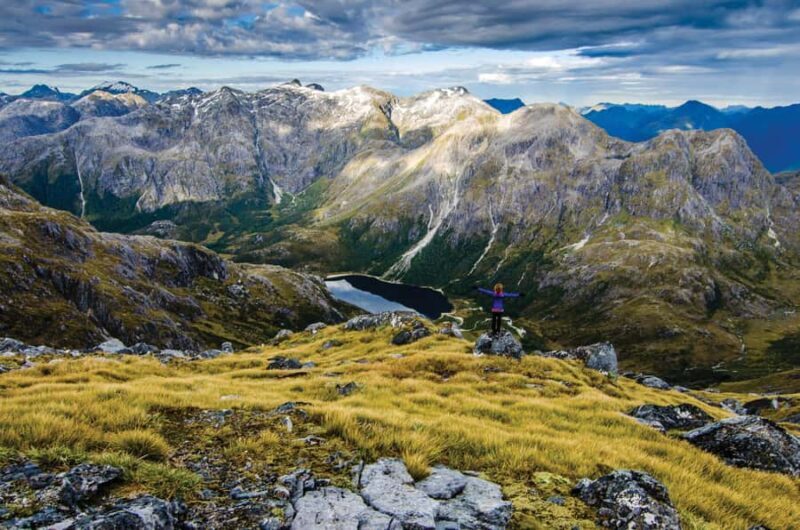 Te Anau: Hidden Lakes and Mountains - An In-Depth Look at the Fiordland Helicopter Experience