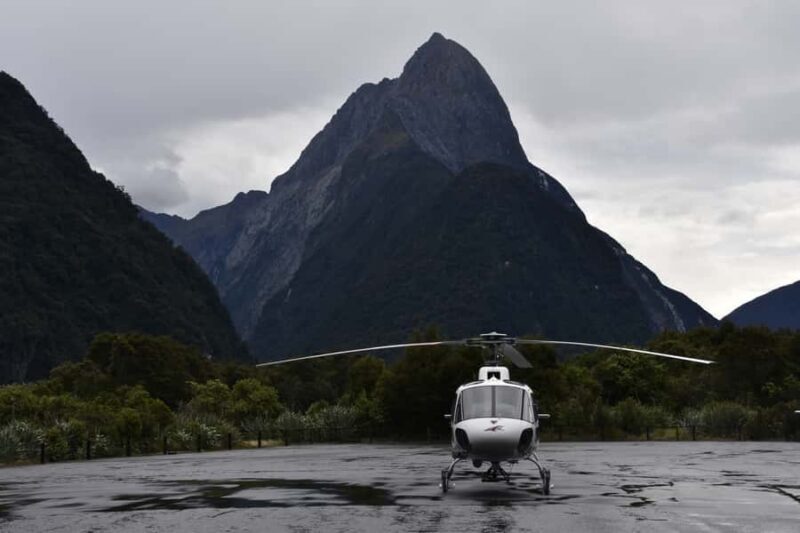 Te Anau: Milford Sound Scenic Flight with Lakeside Landing - Key Points