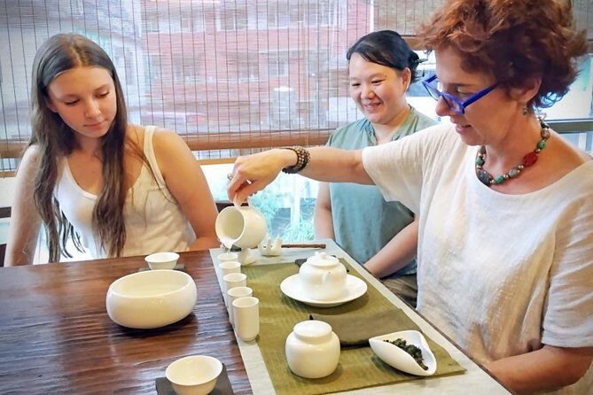 Tea of Taipei: Small-Group Tour with Taipei City Sightseeing - The Experience in Context